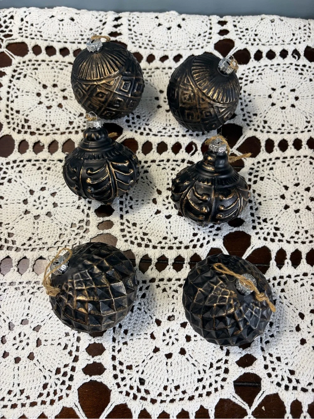 Lenox Black and Gold Vintage Style Sculpted Holiday Ornament Set, 6-Pack